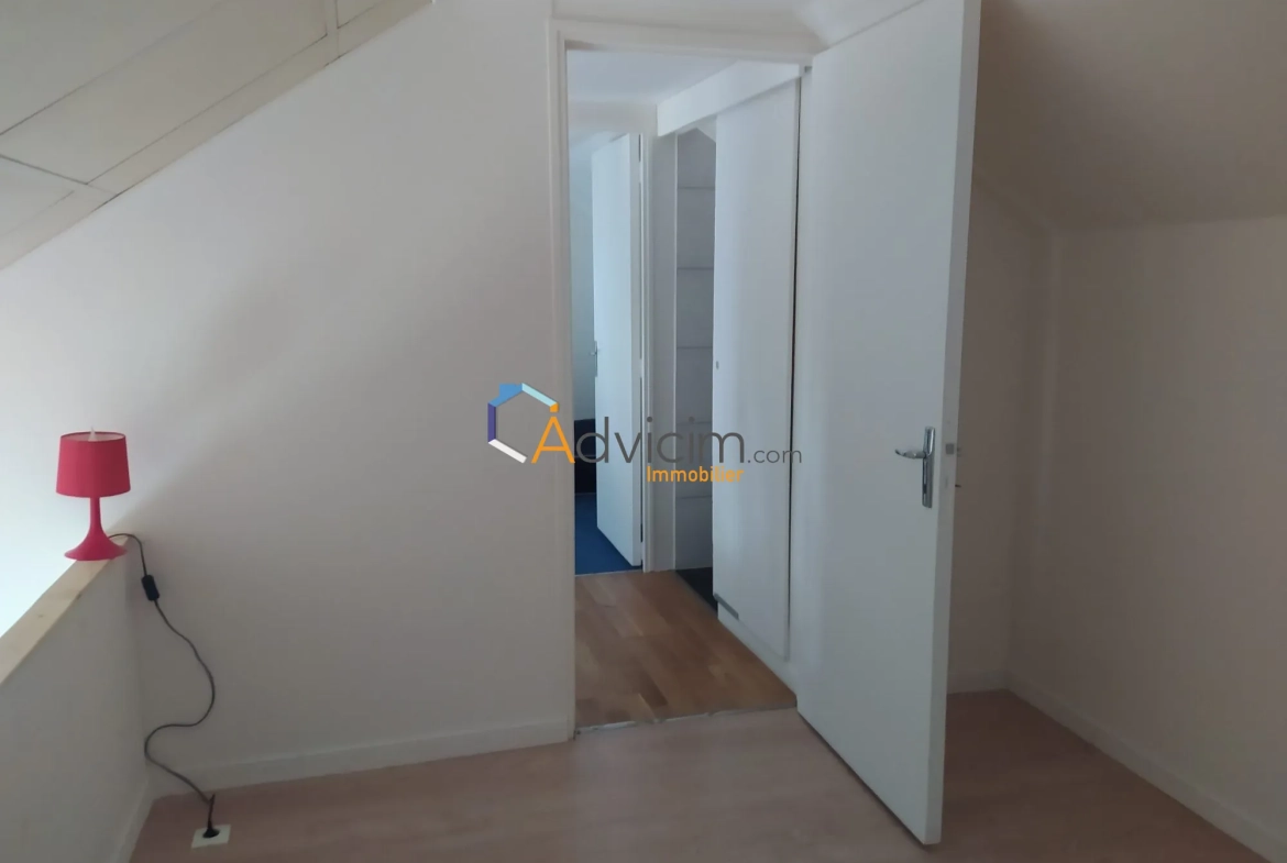 Maison loft atypique avec studio, terrasse et parking à Souppes-sur-Loing 