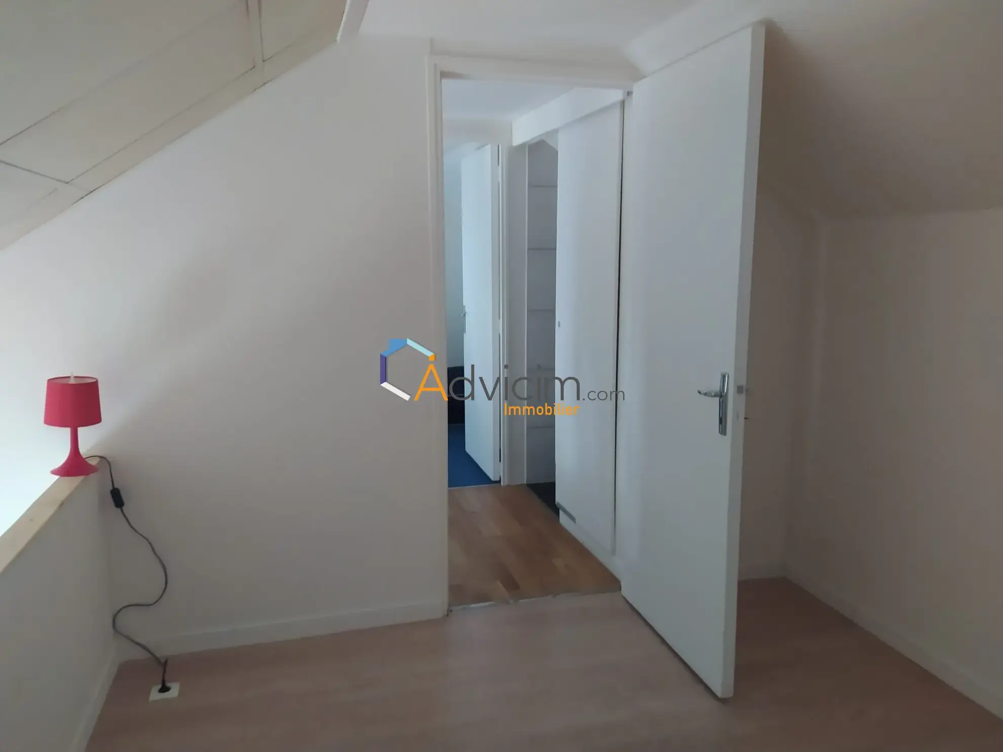 Maison loft atypique avec studio, terrasse et parking à Souppes-sur-Loing 