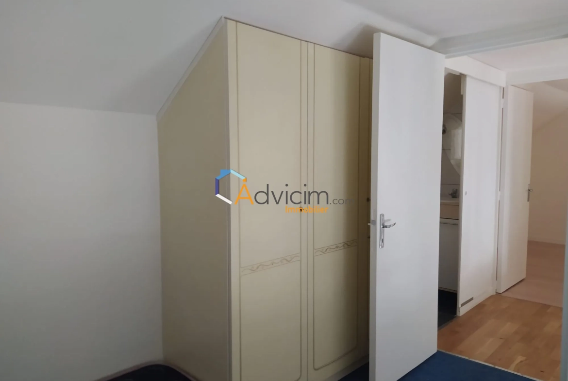 Maison loft atypique avec studio, terrasse et parking à Souppes-sur-Loing 