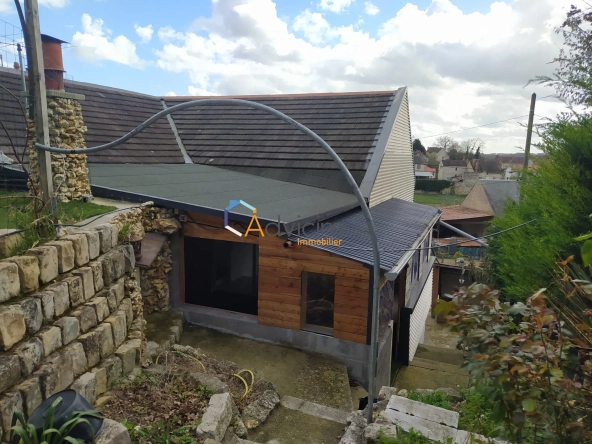 Maison loft atypique avec studio, terrasse et parking à Souppes-sur-Loing