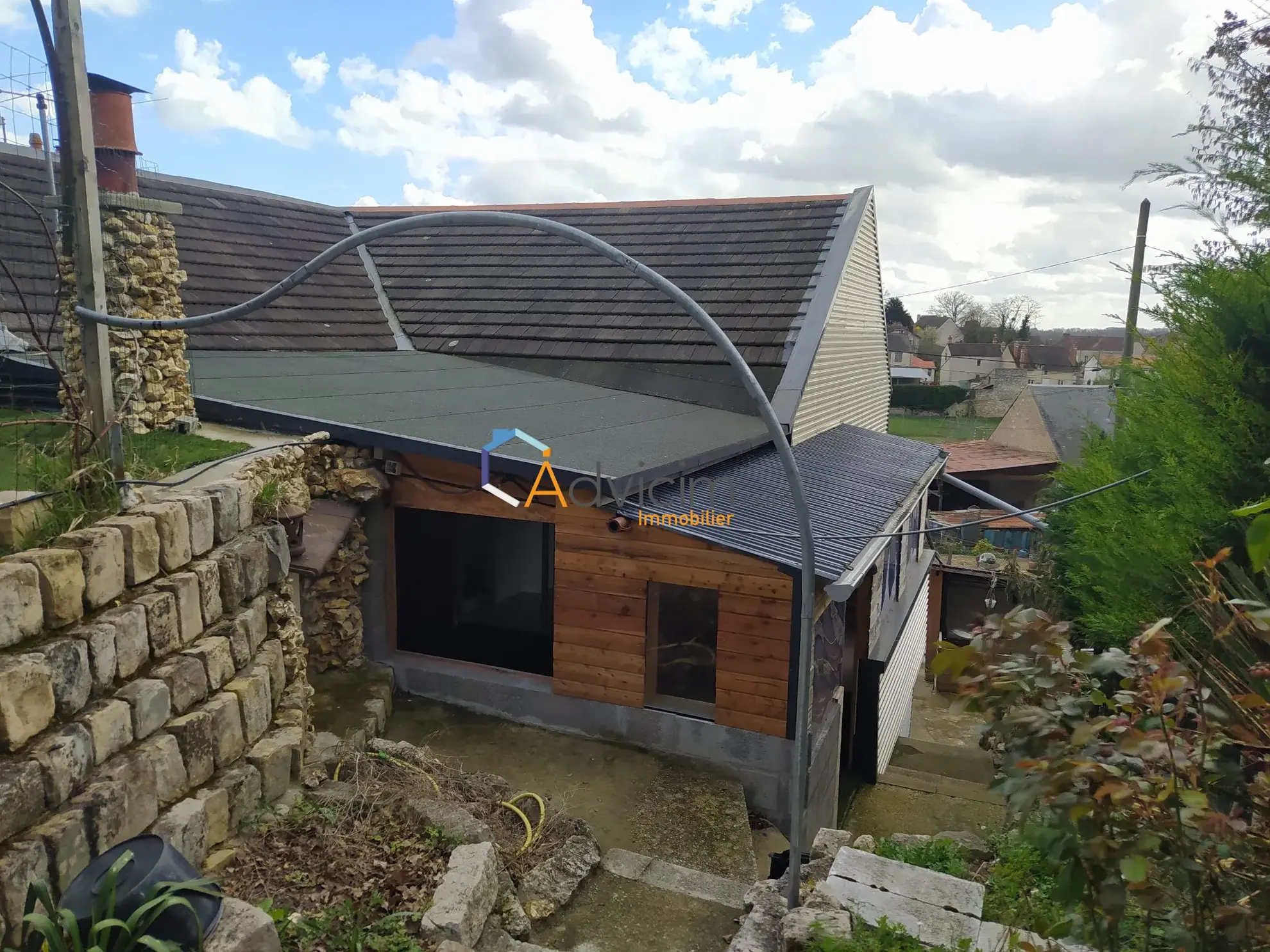 Maison loft atypique avec studio, terrasse et parking à Souppes-sur-Loing 