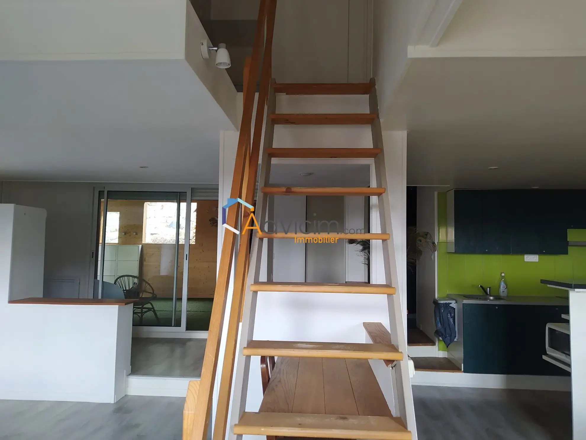 Maison loft atypique avec studio, terrasse et parking à Souppes-sur-Loing 