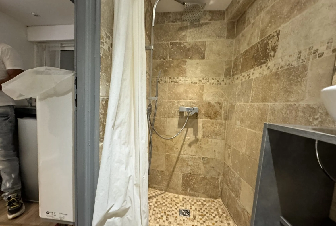 Studio avec cave à vendre au cœur d'Aix-en-Provence, quartier Mairie 