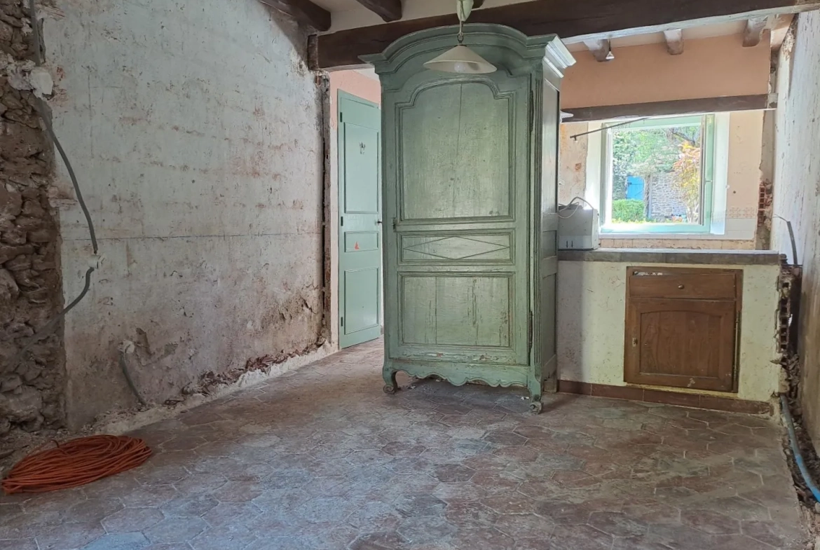 Maison authentique à rénover à Prunay-en-Yvelines avec dépendance et jardin 