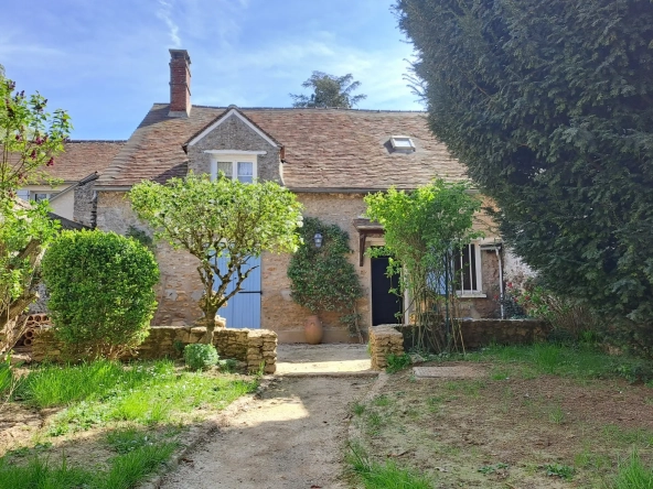 Maison authentique à rénover à Prunay-en-Yvelines avec dépendance et jardin