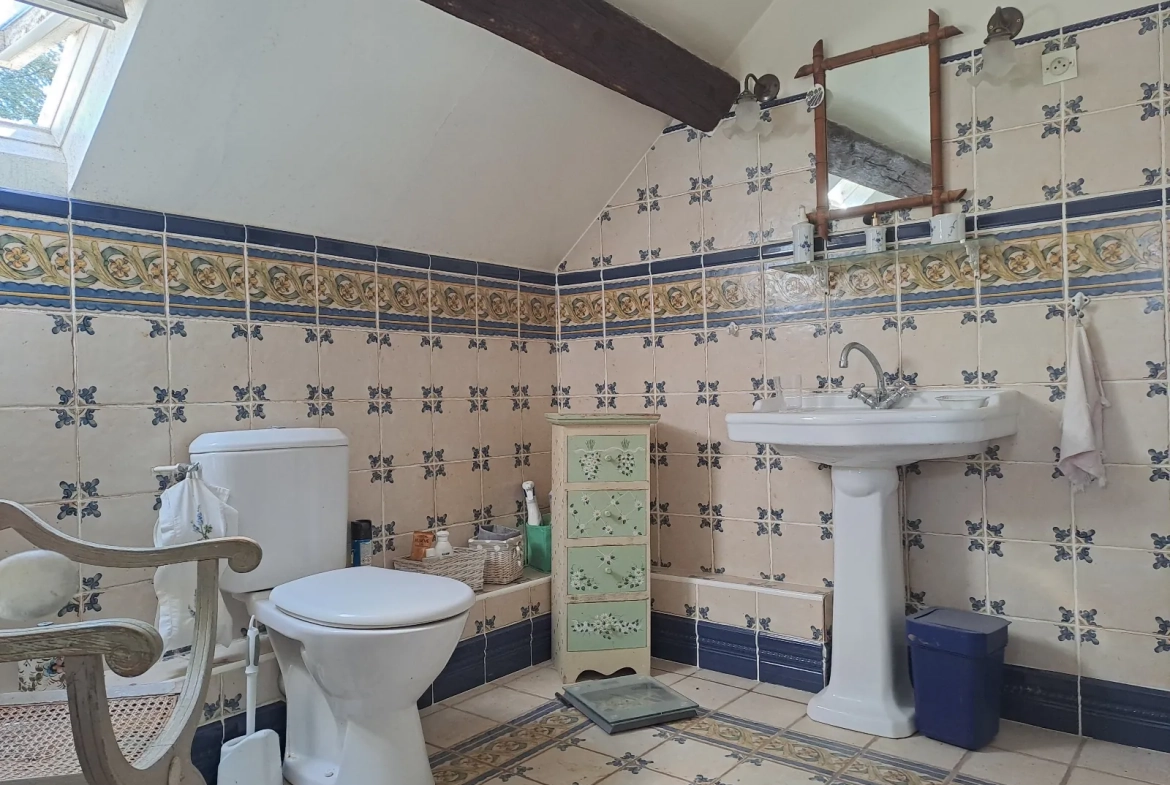 Maison authentique à rénover à Prunay-en-Yvelines avec dépendance et jardin 