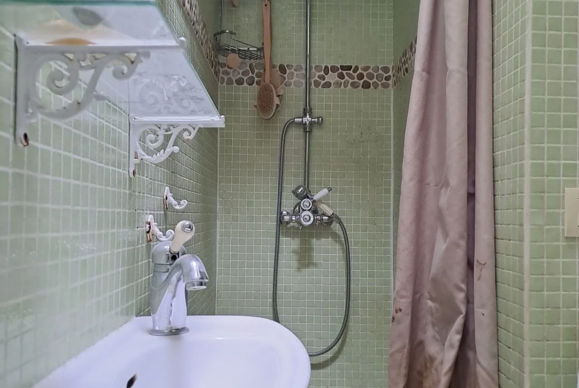 Maison authentique à rénover à Prunay-en-Yvelines avec dépendance et jardin 