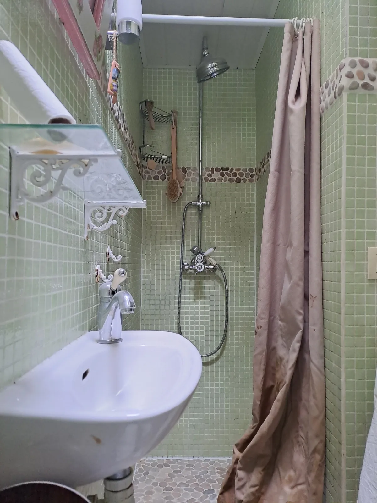 Maison authentique à rénover à Prunay-en-Yvelines avec dépendance et jardin 