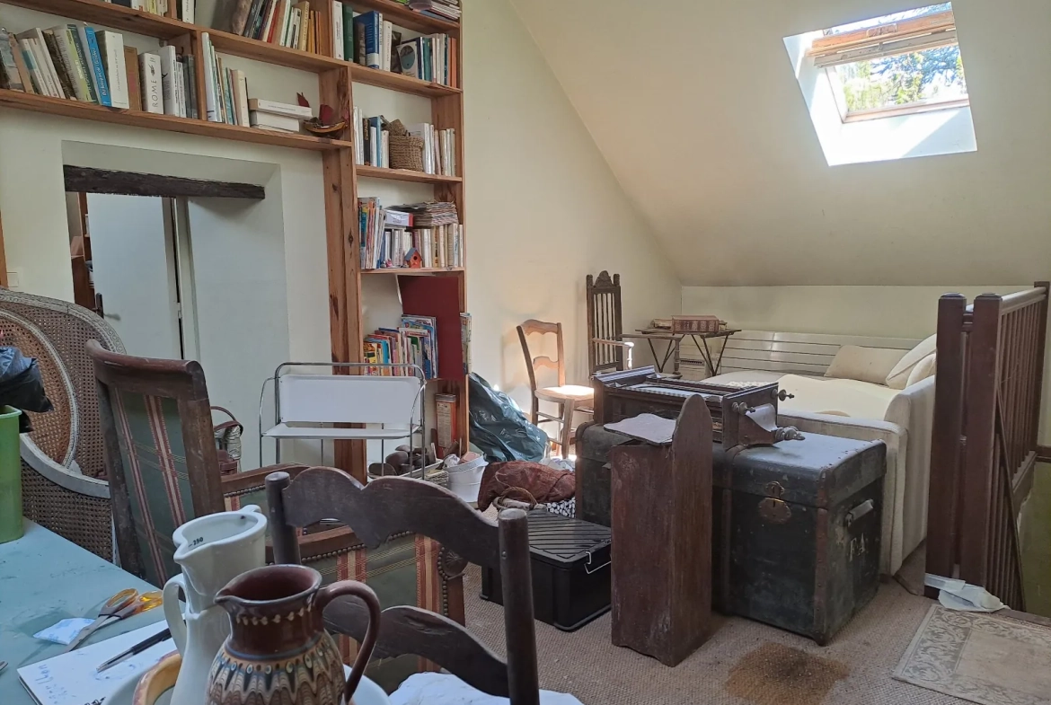 Maison authentique à rénover à Prunay-en-Yvelines avec dépendance et jardin 
