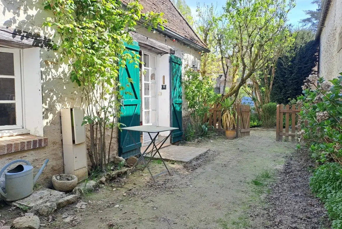 Maison authentique à rénover à Prunay-en-Yvelines avec dépendance et jardin 