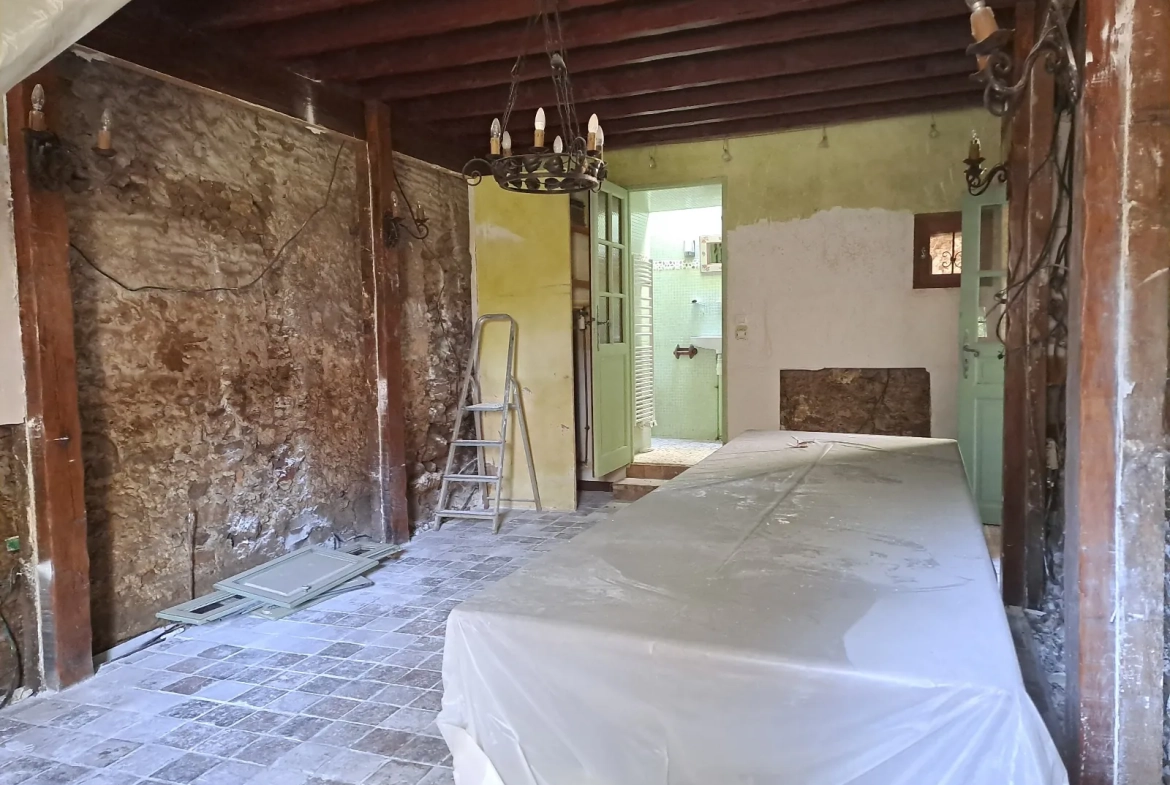 Maison authentique à rénover à Prunay-en-Yvelines avec dépendance et jardin 