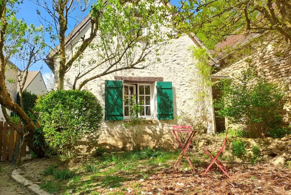 Maison authentique à rénover à Prunay-en-Yvelines avec dépendance et jardin 