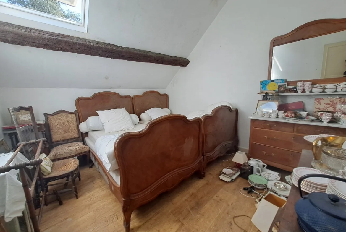 Maison authentique à rénover à Prunay-en-Yvelines avec dépendance et jardin 