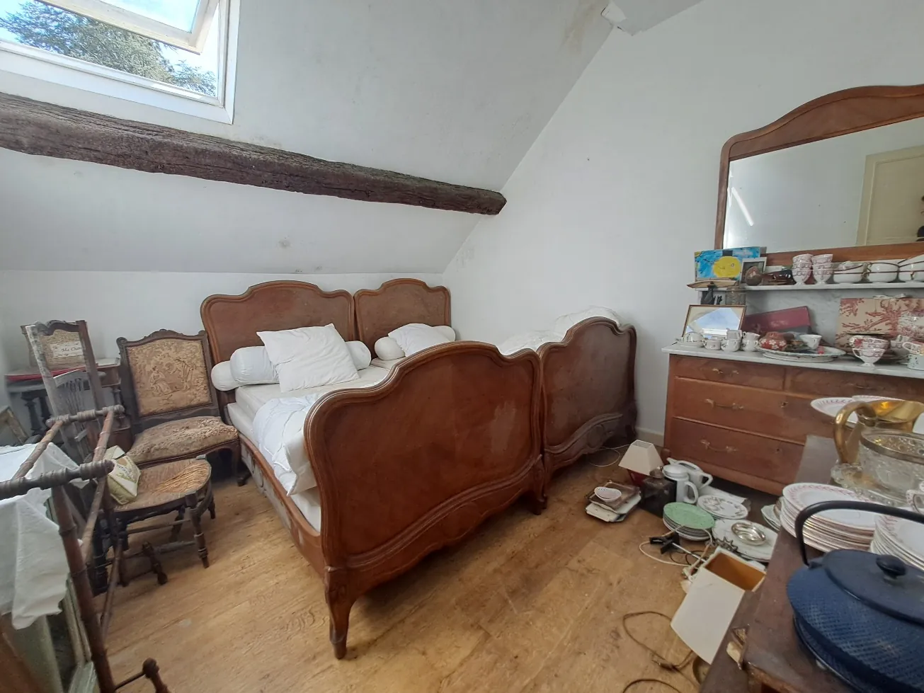 Maison authentique à rénover à Prunay-en-Yvelines avec dépendance et jardin 