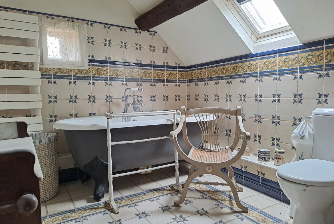 Maison authentique à rénover à Prunay-en-Yvelines avec dépendance et jardin 