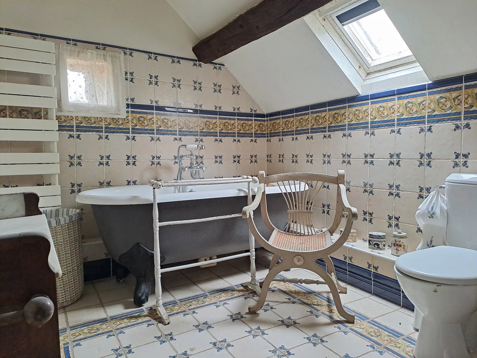 Maison authentique à rénover à Prunay-en-Yvelines avec dépendance et jardin 