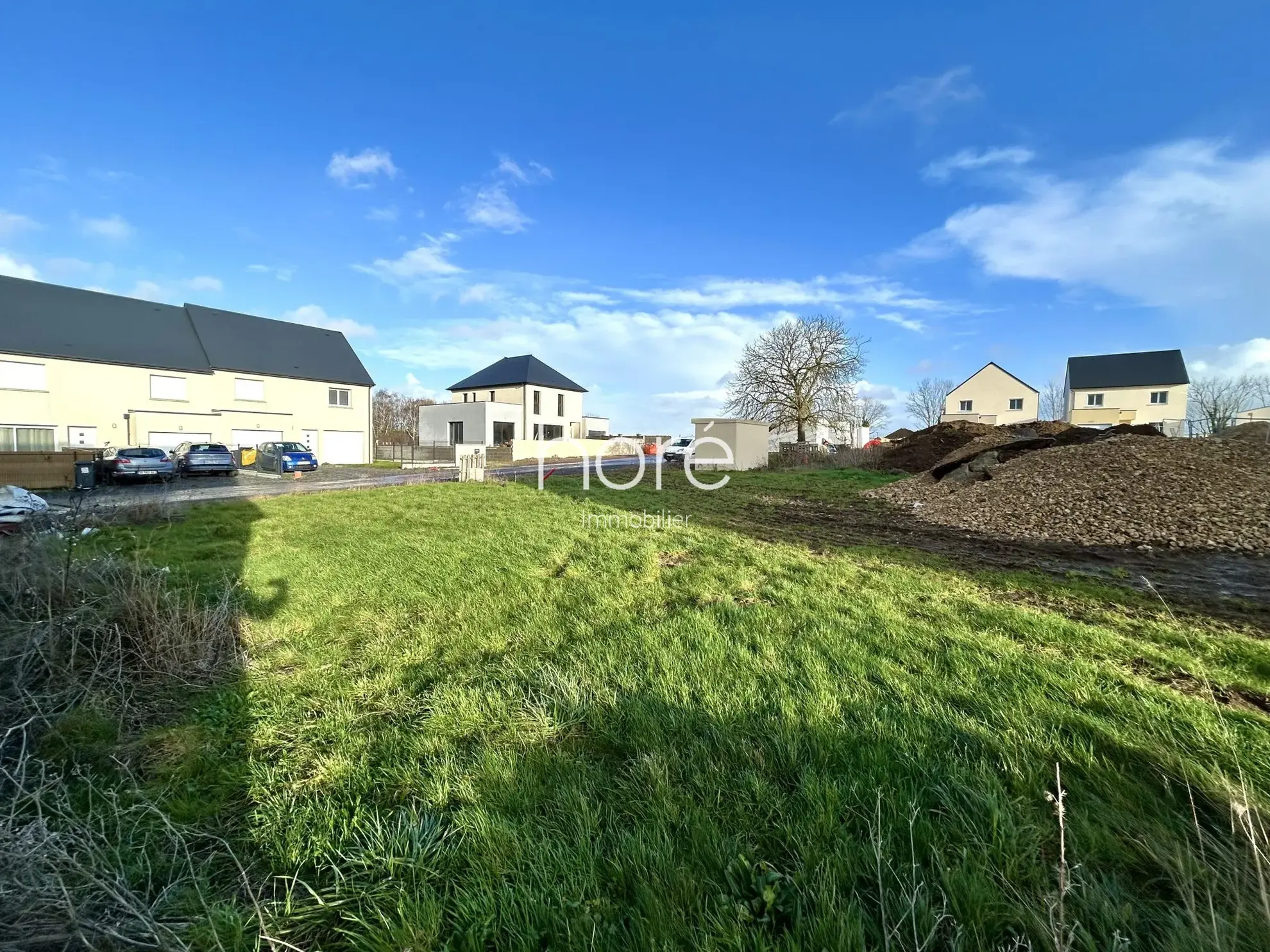 Terrain constructible et viabilisé à Éterville – Opportunité rare de 490 m² 