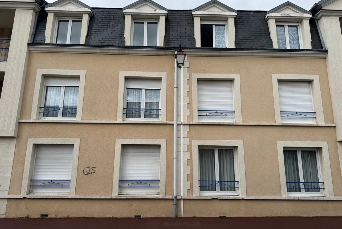 A vendre local professionnel ou appartement à Bernay - Centre-ville, garage, double vitrage, chauffage électrique 