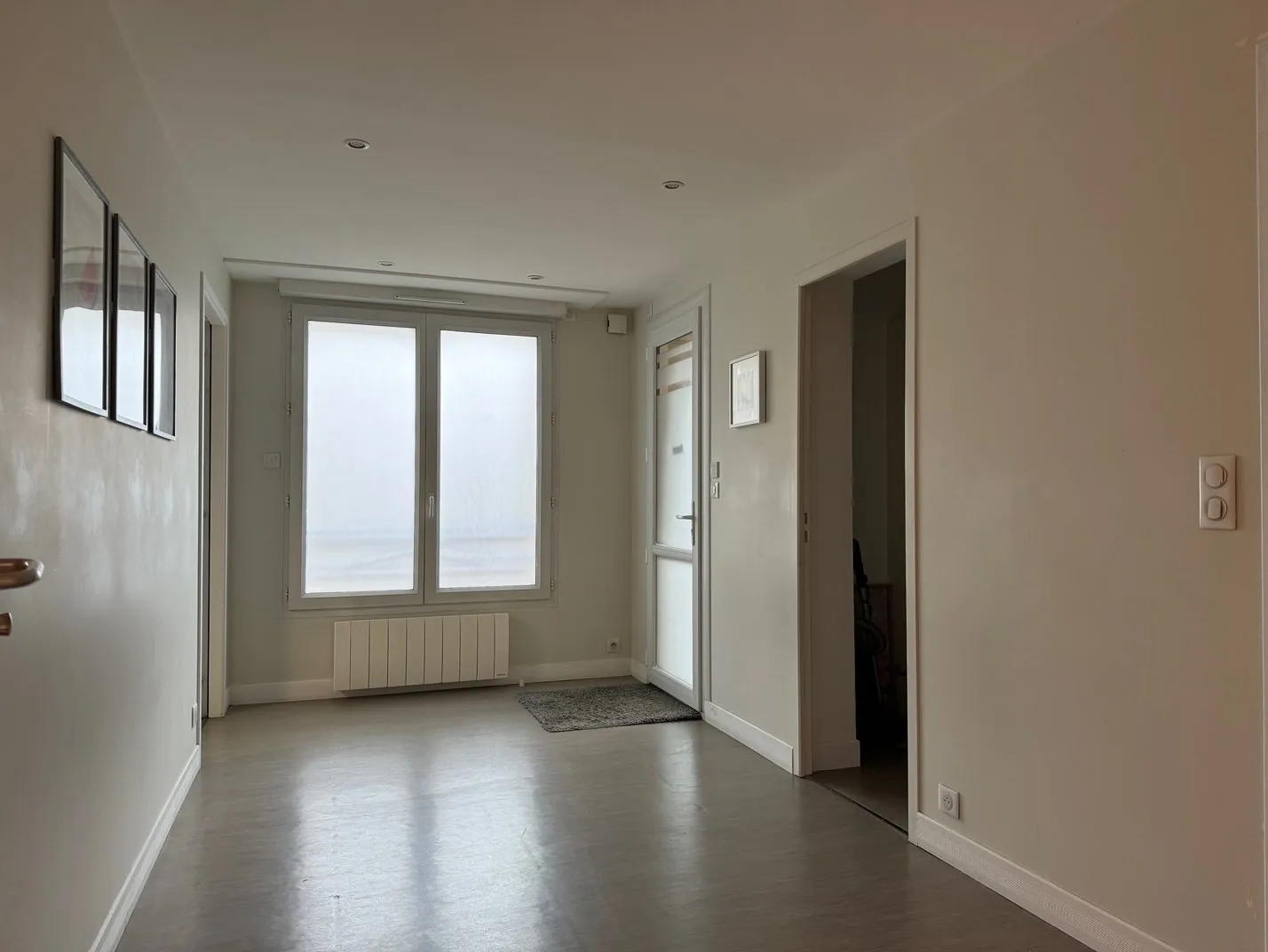A vendre local professionnel ou appartement à Bernay - Centre-ville, garage, double vitrage, chauffage électrique 
