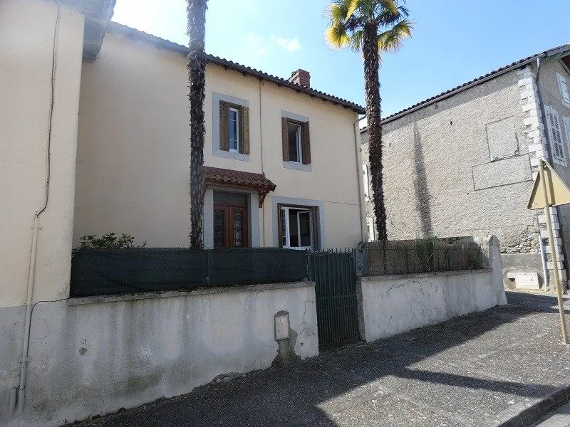 Maison de village avec garage et cour à Labarthe Rivière - 83 m² 