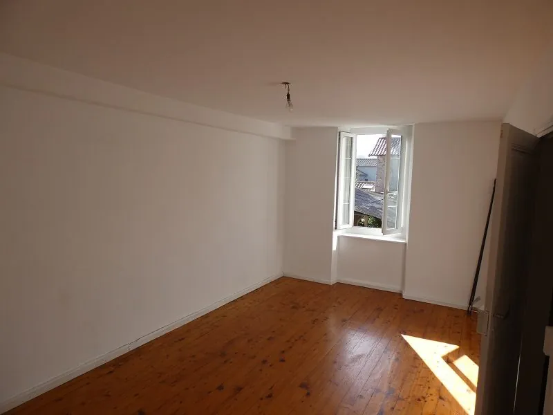 Maison de village avec garage et cour à Labarthe Rivière - 83 m² 