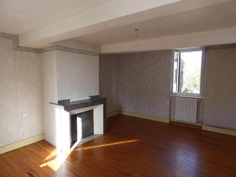 Maison de village avec garage et cour à Labarthe Rivière - 83 m² 