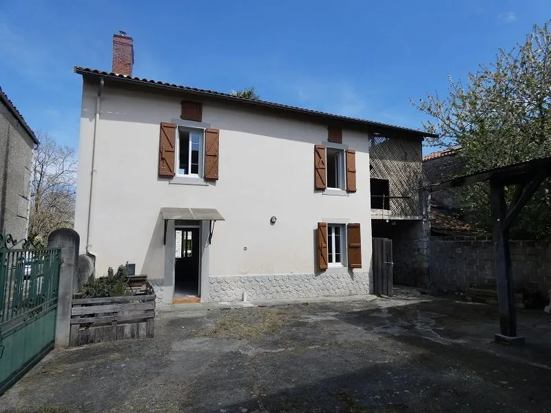 Maison de village avec garage et cour à Labarthe Rivière - 83 m² 
