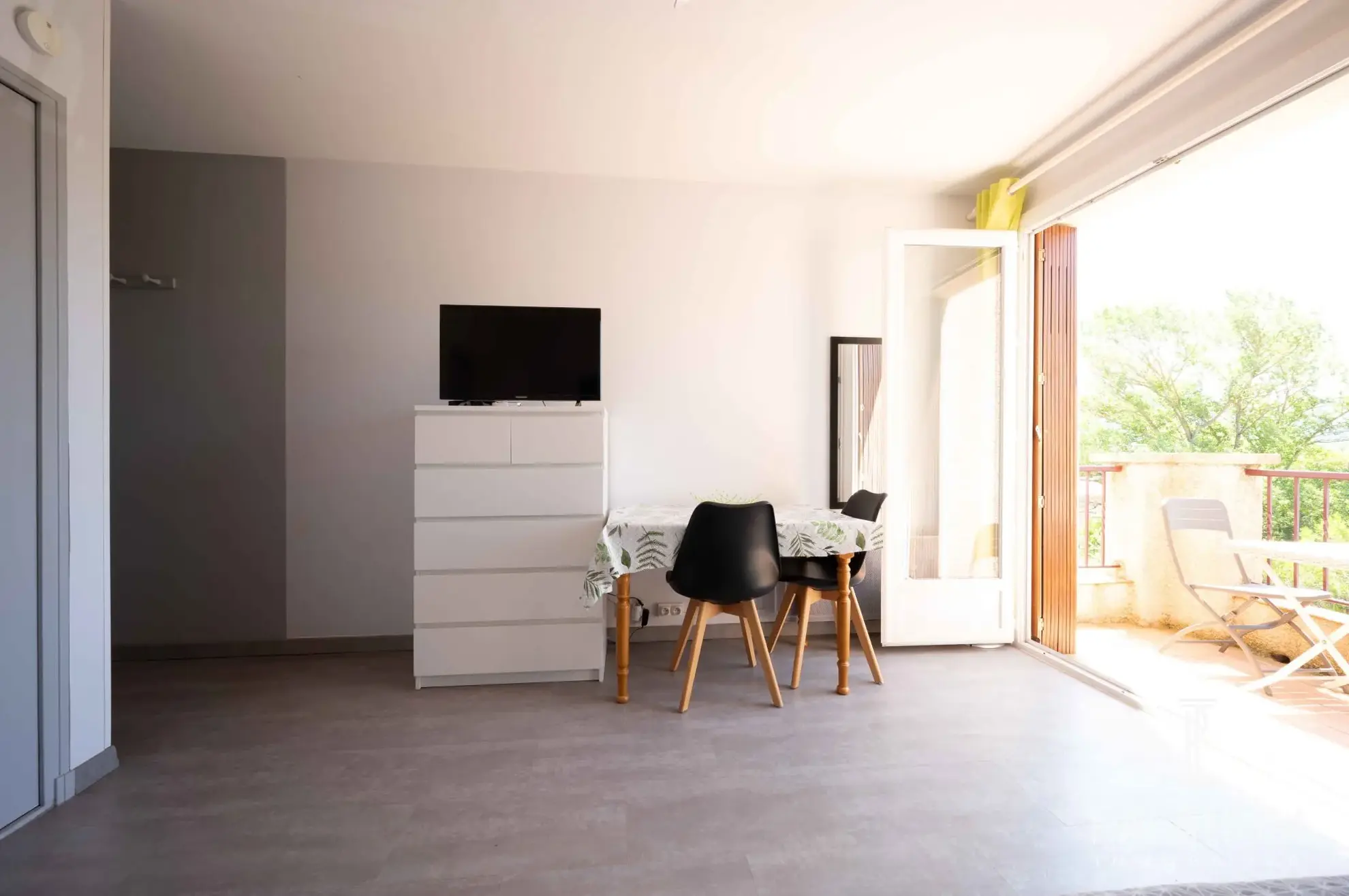 Charmant studio de 25 m² rénové avec balcon à Gréoux-les-Bains 