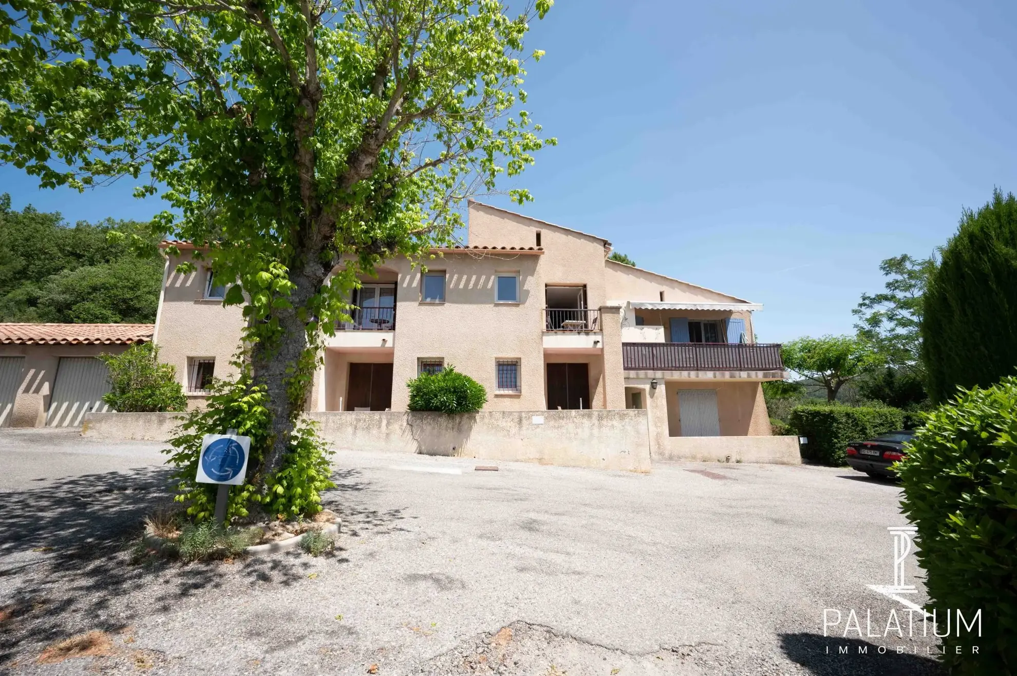 Charmant studio de 25 m² rénové avec balcon à Gréoux-les-Bains 