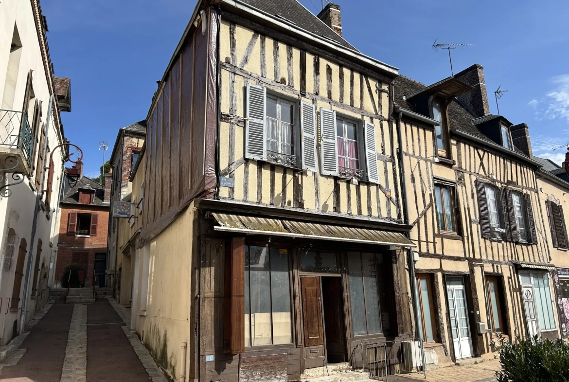 Commerce à vendre au centre-ville de Châteaurenard avec cave et grenier 