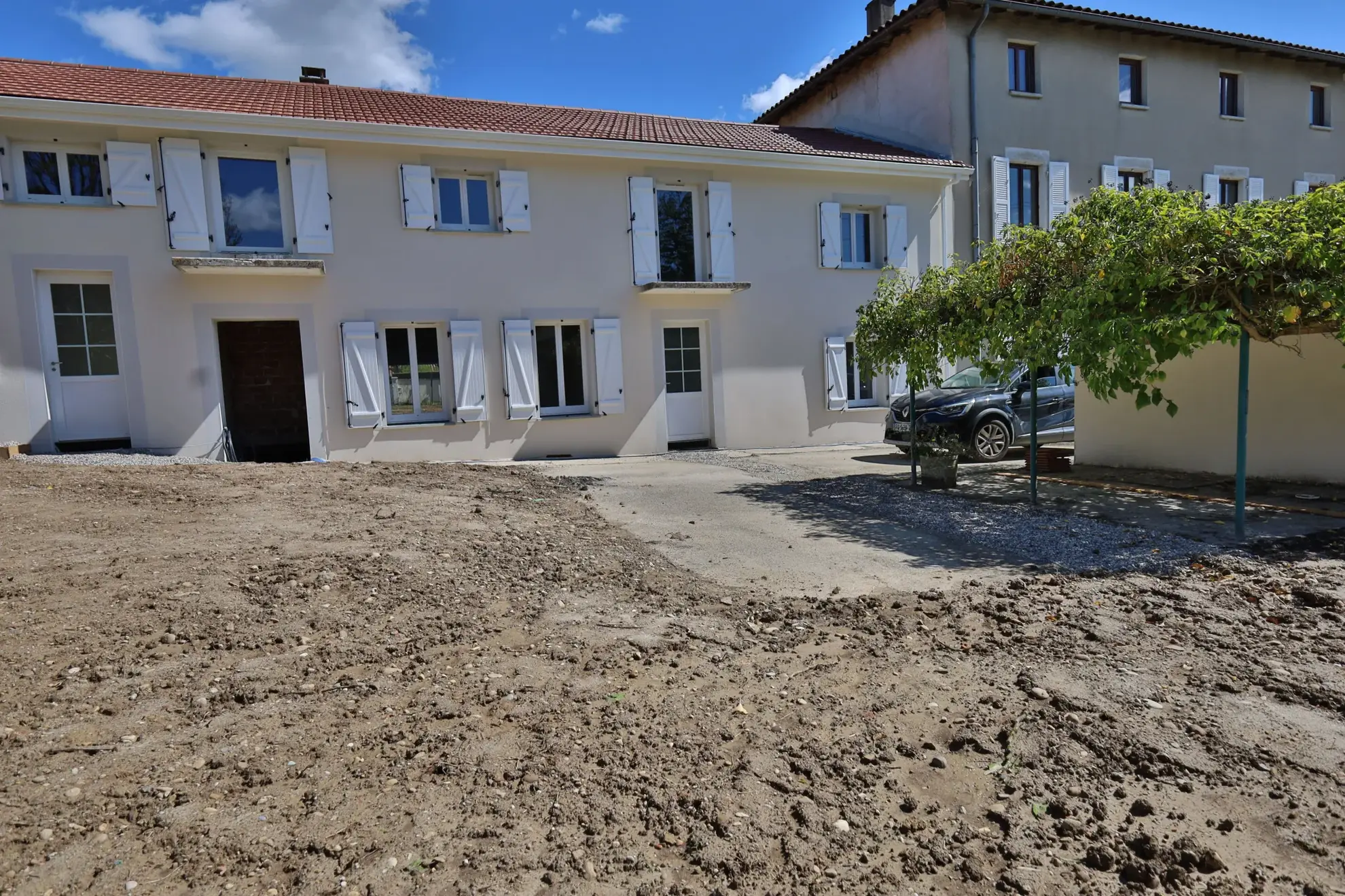 À vendre maison de 156 m2 à Saint Just Chaleyssin avec terrain et stationnement 