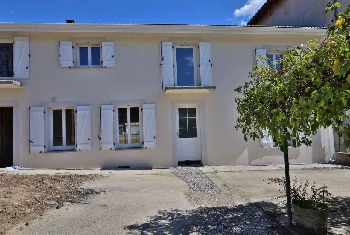 À vendre maison de 156 m2 à Saint Just Chaleyssin avec terrain et stationnement 