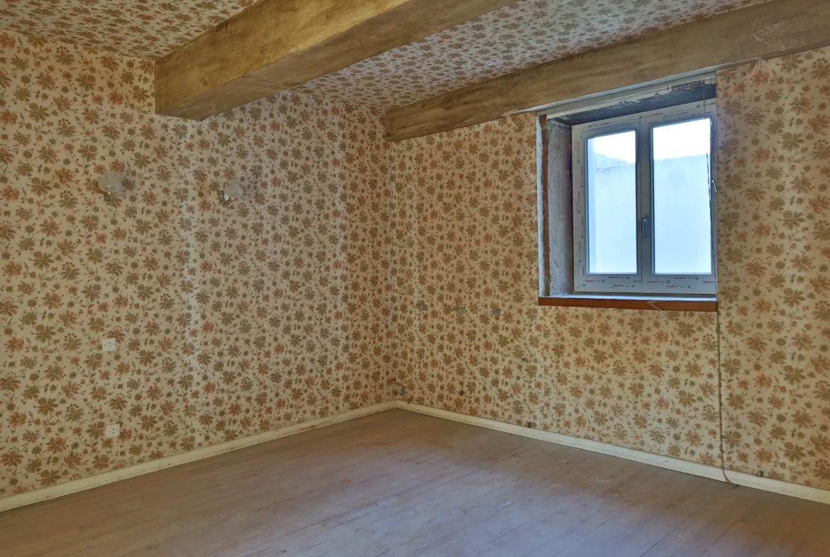 À vendre maison de 156 m2 à Saint Just Chaleyssin avec terrain et stationnement 