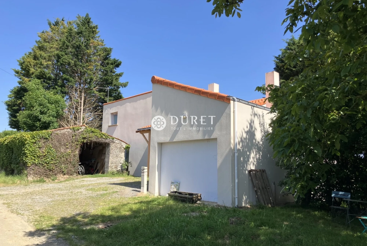 Maison à vendre à Orée-d'Anjou, 95 m² avec dépendance et jardin, proche nature 
