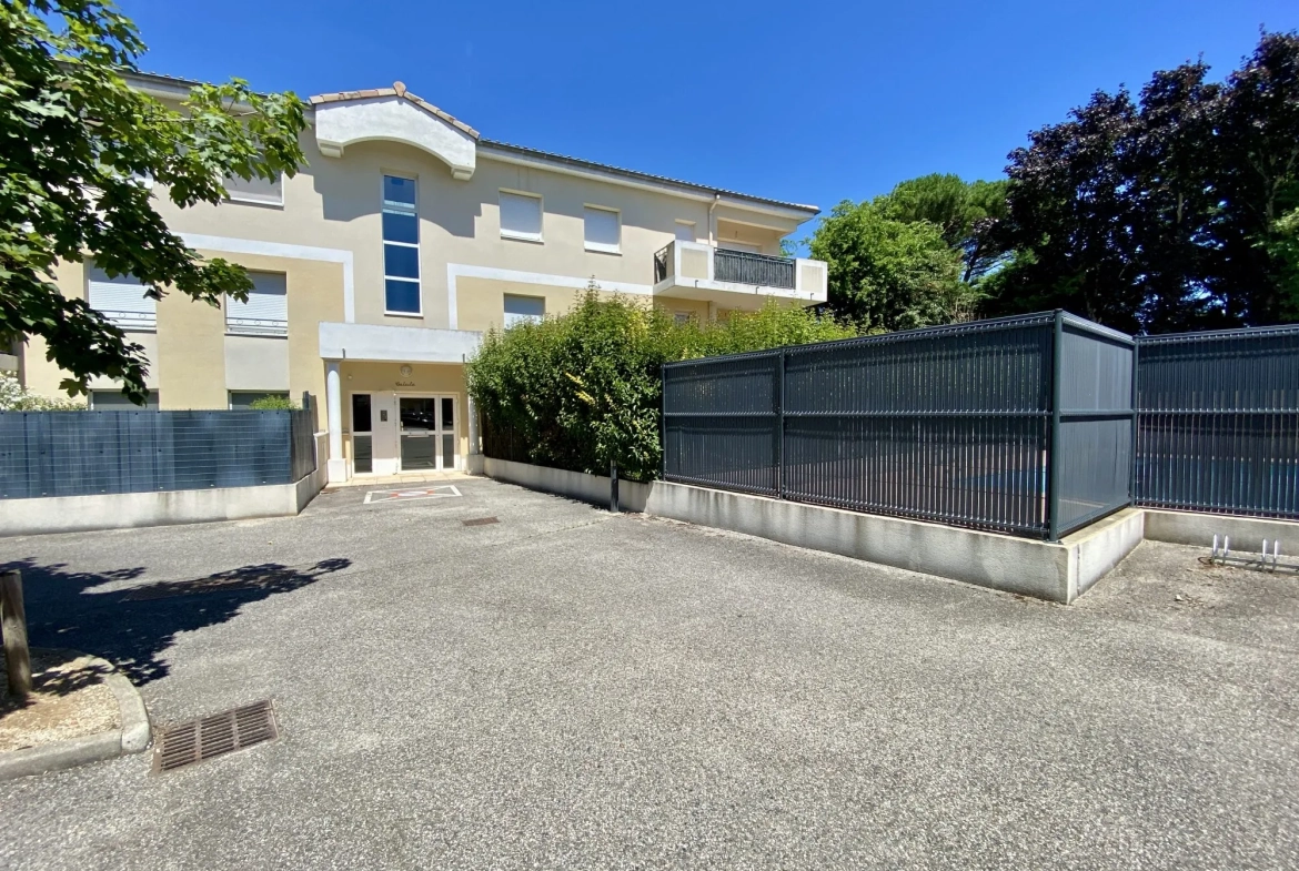 Appartement à vendre à Romans-sur-Isère avec terrasse, jardin et piscine 