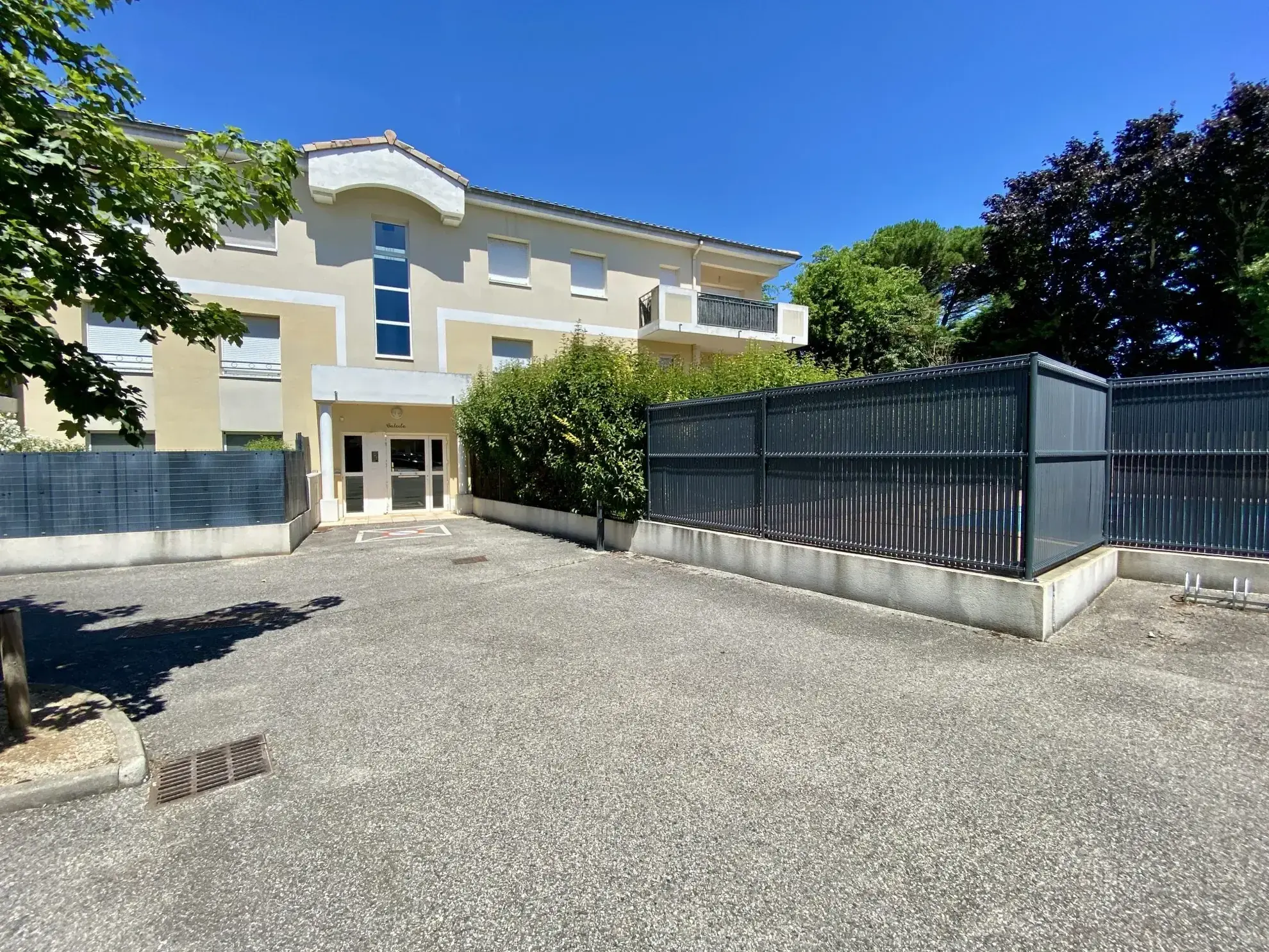Appartement à vendre à Romans-sur-Isère avec terrasse, jardin et piscine 