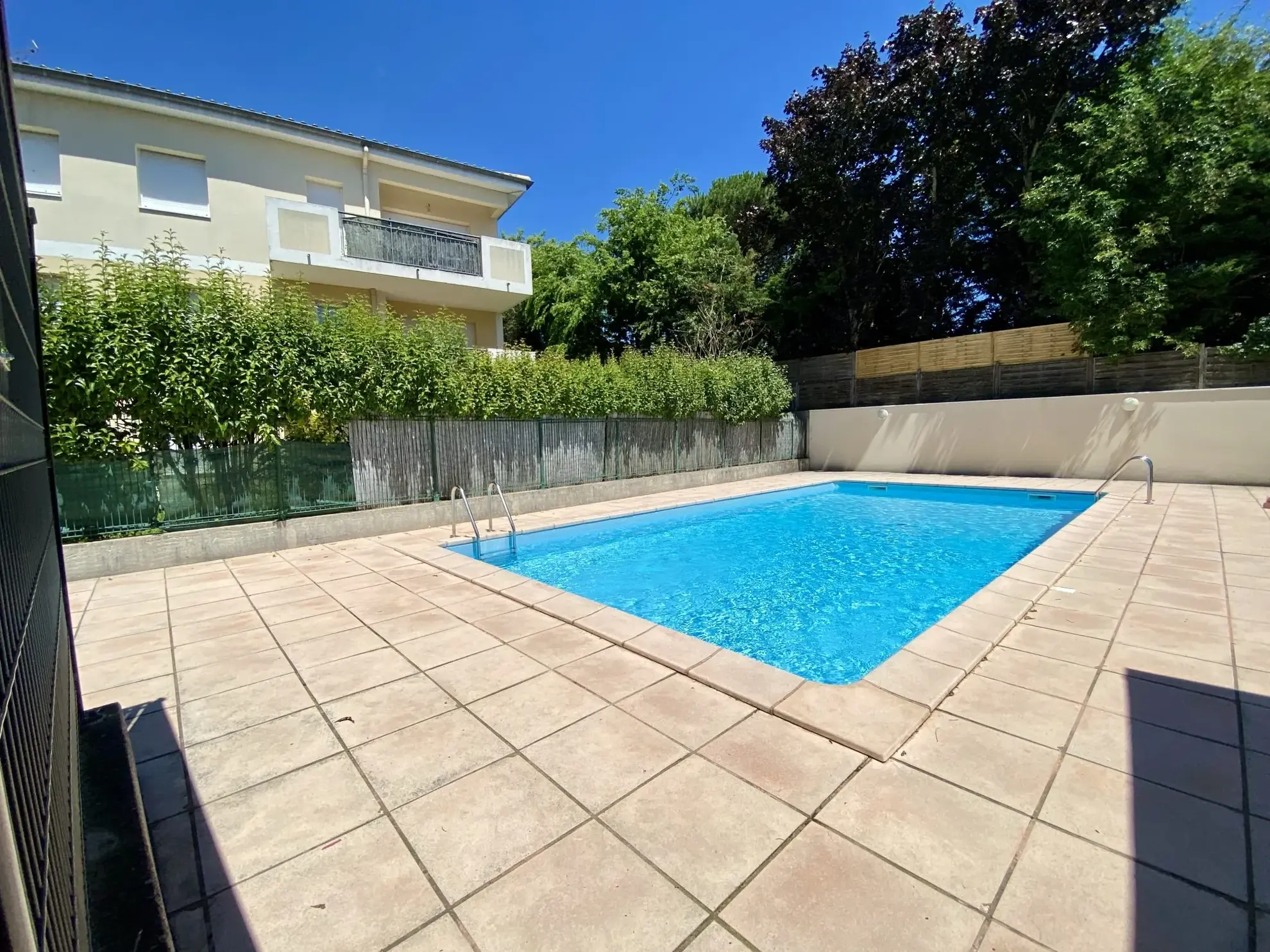 Appartement à vendre à Romans-sur-Isère avec terrasse, jardin et piscine 
