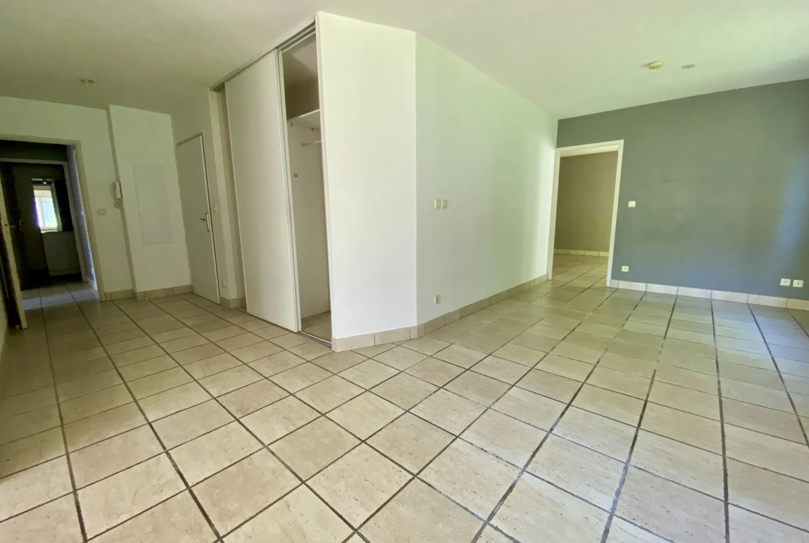Appartement à vendre à Romans-sur-Isère avec terrasse, jardin et piscine 