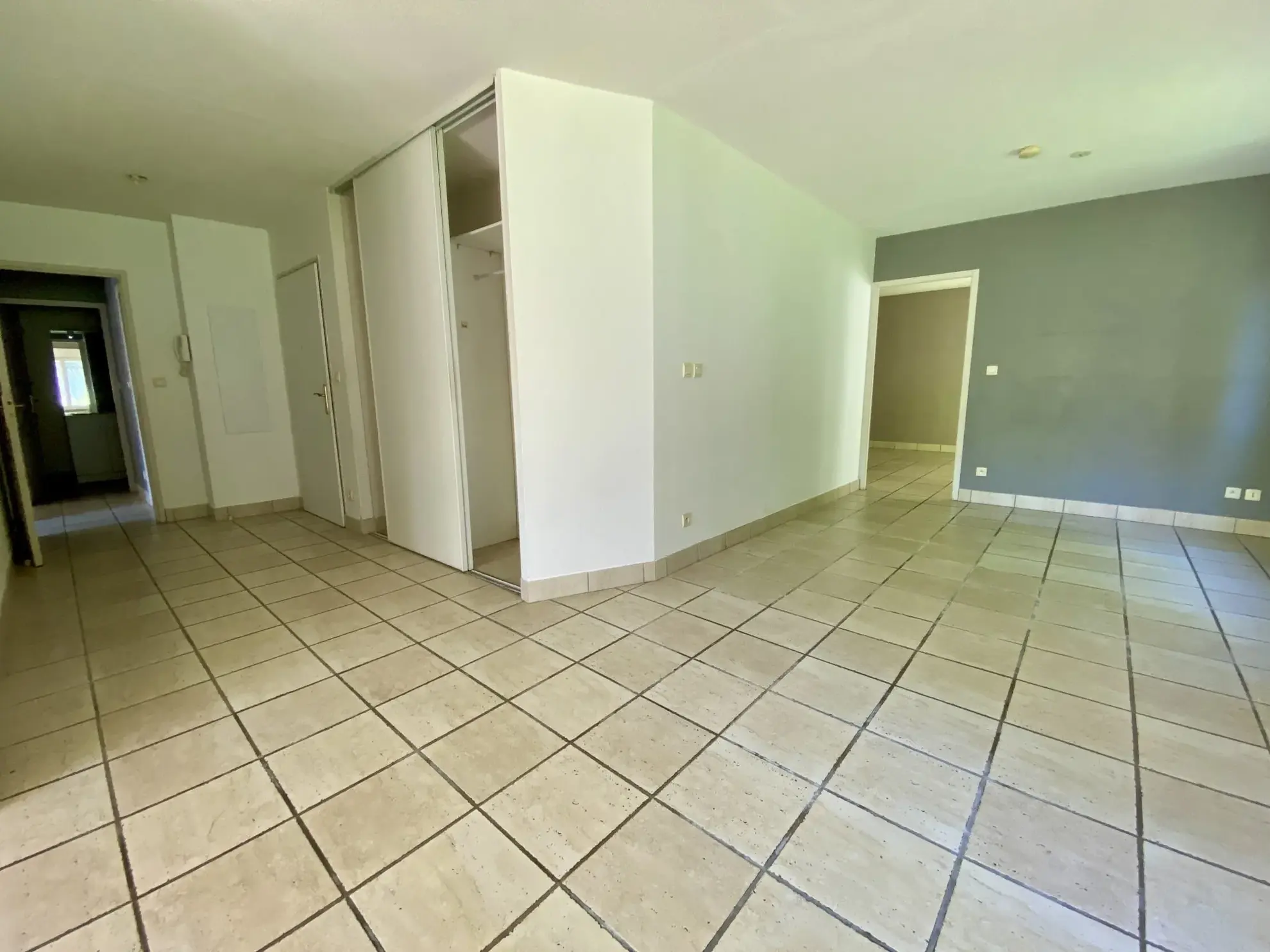 Appartement à vendre à Romans-sur-Isère avec terrasse, jardin et piscine 