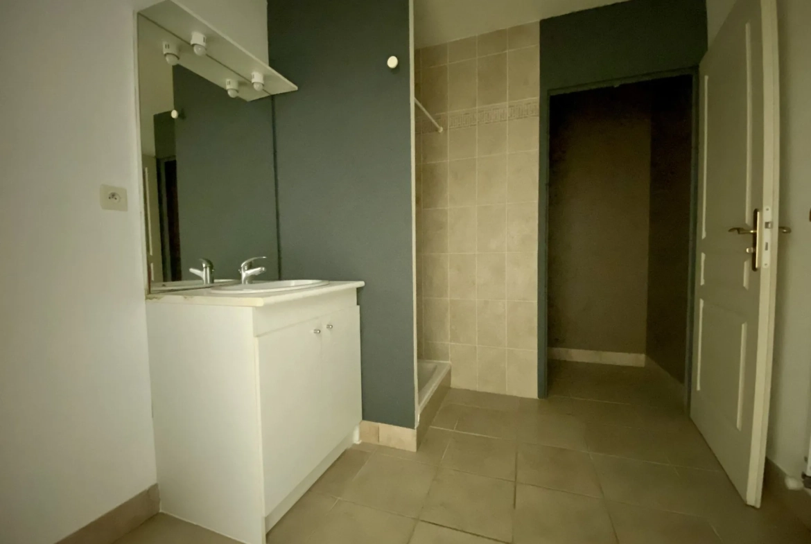 Appartement à vendre à Romans-sur-Isère avec terrasse, jardin et piscine 