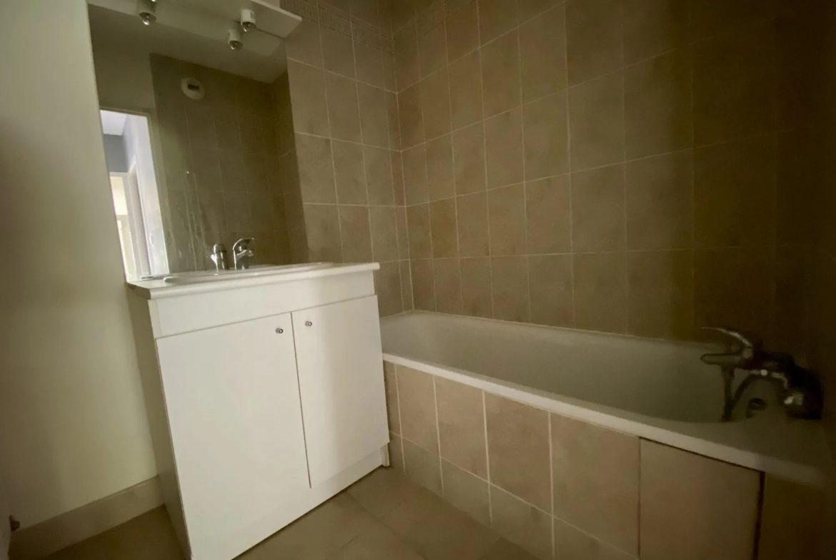 Appartement à vendre à Romans-sur-Isère avec terrasse, jardin et piscine 