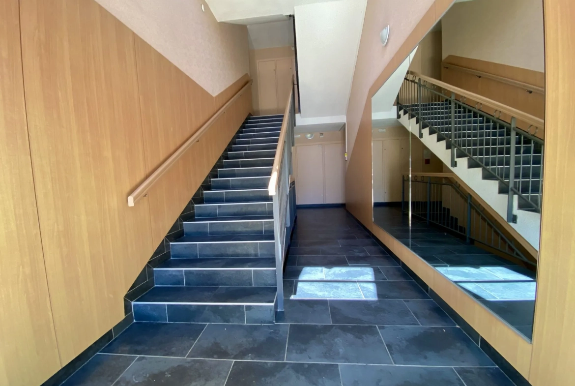 Appartement à vendre à Romans-sur-Isère avec terrasse, jardin et piscine 
