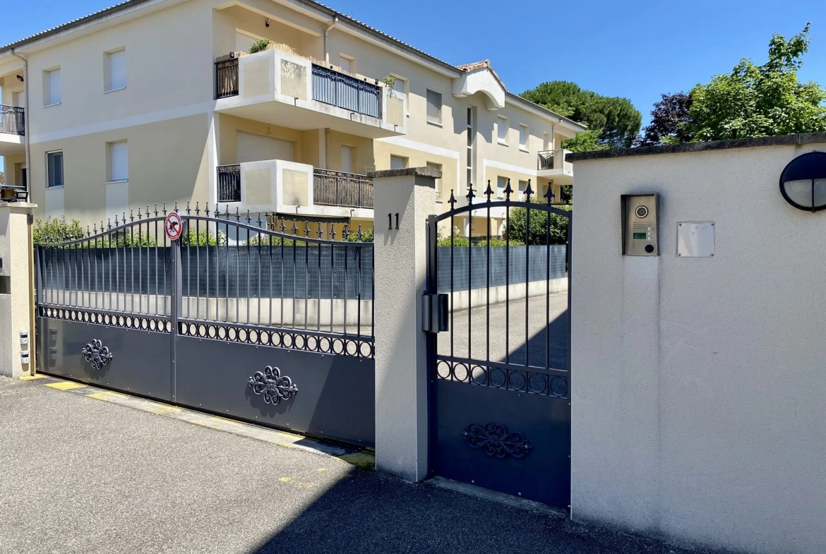 Appartement à vendre à Romans-sur-Isère avec terrasse, jardin et piscine 