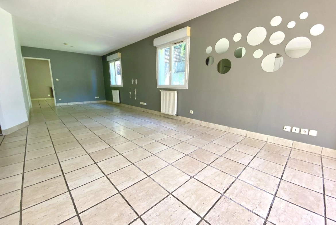 Appartement à vendre à Romans-sur-Isère avec terrasse, jardin et piscine 