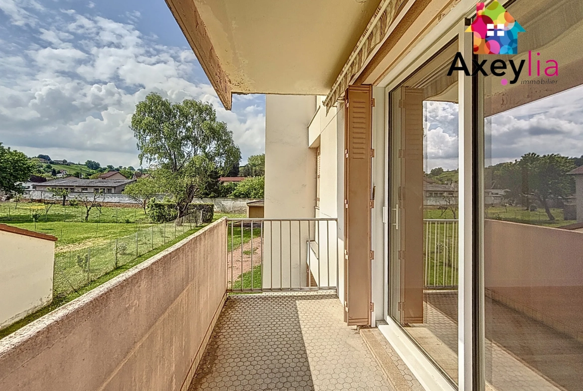 Appartement T4 rénové avec balcon, garage et parking à Charlieu 