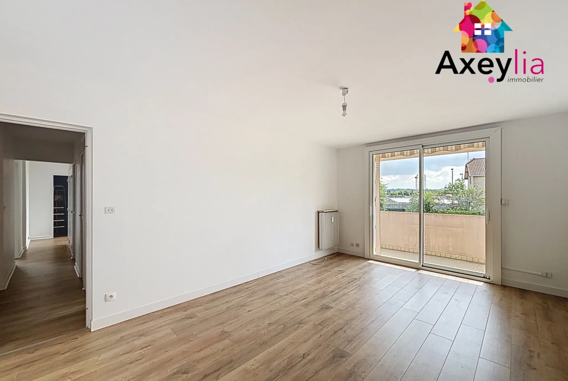 Appartement T4 rénové avec balcon, garage et parking à Charlieu 