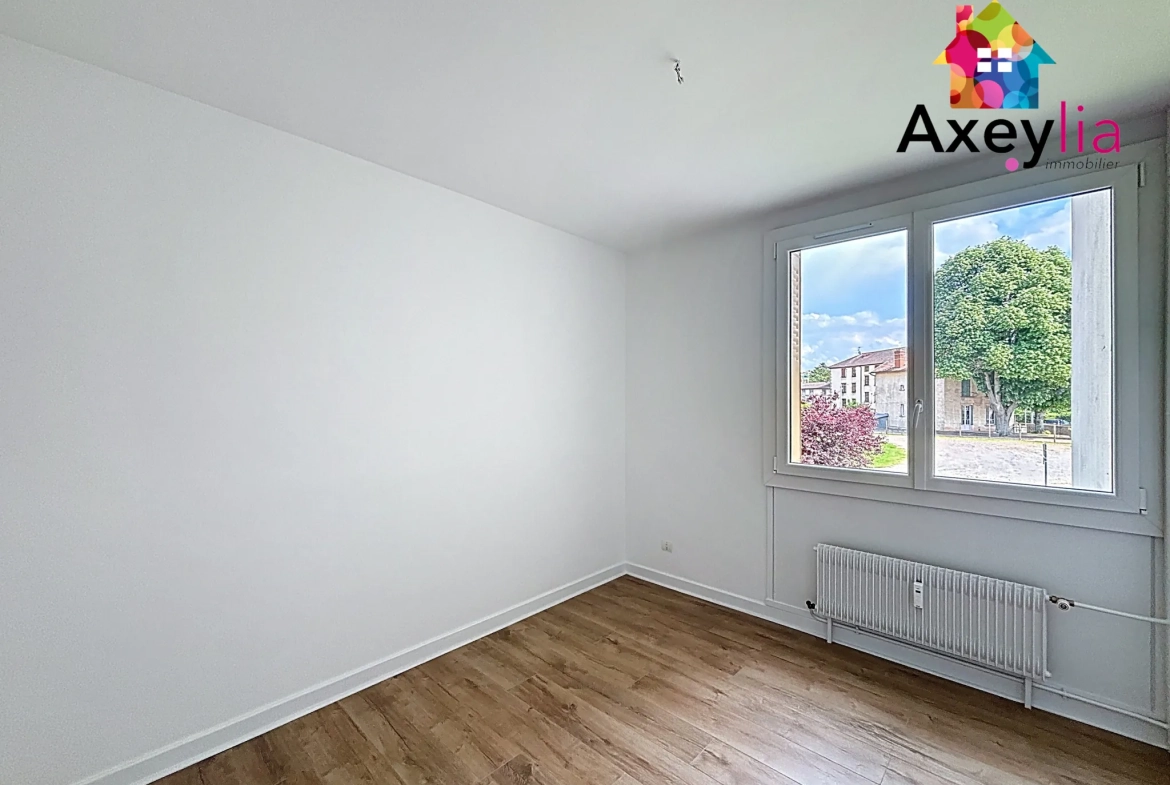 Appartement T4 rénové avec balcon, garage et parking à Charlieu 