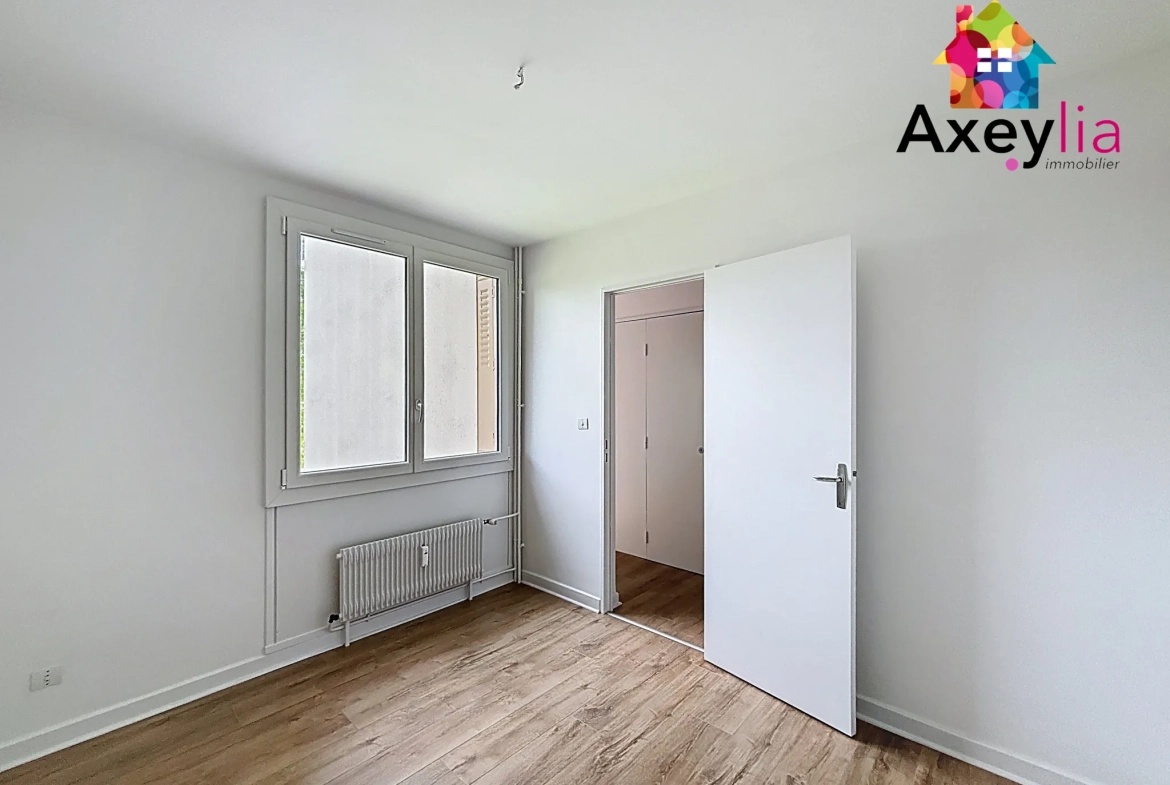 Appartement T4 rénové avec balcon, garage et parking à Charlieu 