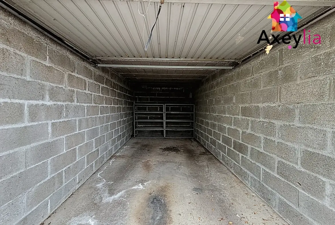 Appartement T4 rénové avec balcon, garage et parking à Charlieu 