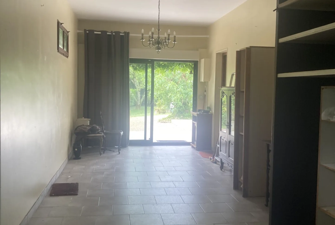 Maison de village de 125 m² à La Tour Blanche avec 2 chambres et terrasse 